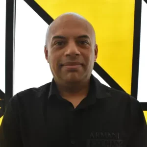 Carlo Ayhllón