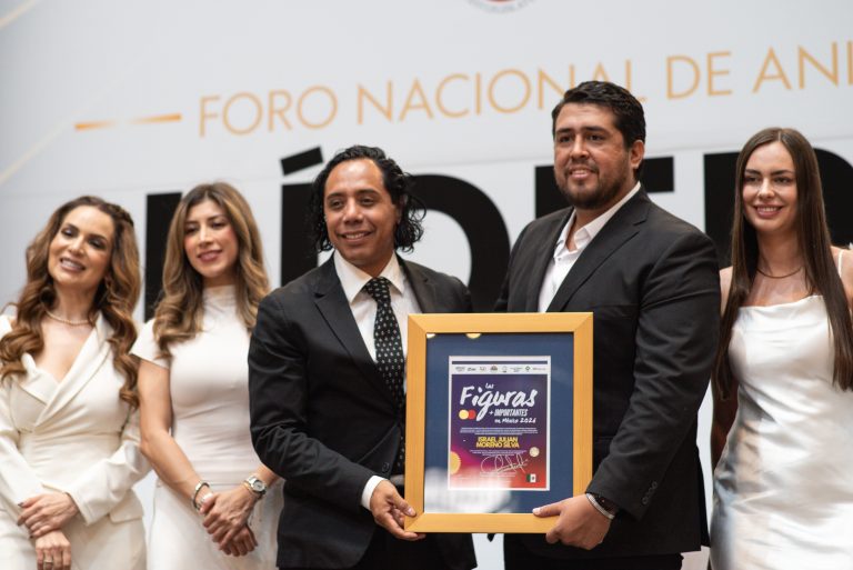 Izrael Moreno recibe reconocimiento en el Senado de la República por su impacto en el arte y la educación cinematográfica en México